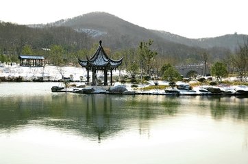 夏游招隐寺暴雨晚晴
