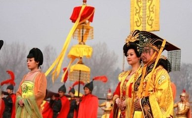 和耿拾遗元日观早朝