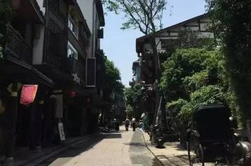 泛舟东池坐客赋诗次其韵