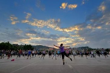 和李公择赴历下道中杂咏十二首其二将至桃园