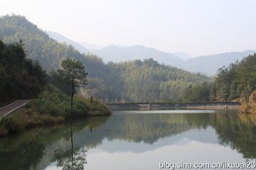 赋婺州察推厅悠然楼二首