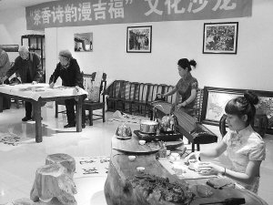戏登友人吟