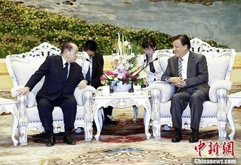 发云山近岐亭望光蔡接尉氏