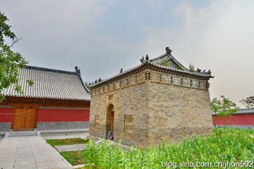 送任逵度支监嵩山崇福宫