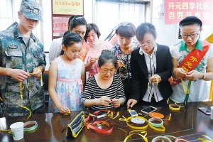 留守与宾客会开元龙兴寺观灯余有故不预中夜