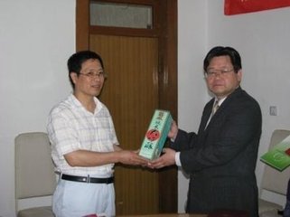 赠王教授基仲
