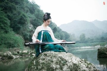 水龙吟 去岁秋至今年春，凡七月不，有终风