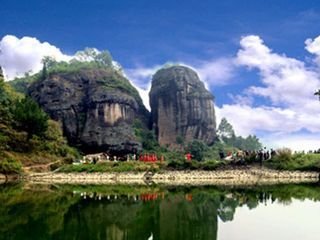 游东岩