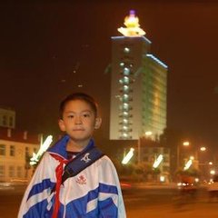 暮春宜阳郡斋愁坐，忽枉刘七侍御新诗，因以酬答