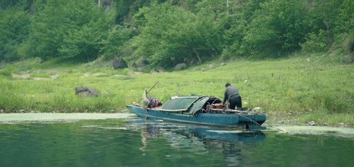江上偶见