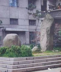 避雨入总持寺谒澹台子羽墓