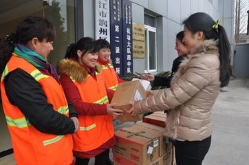 送刁经臣归润州兼寄昙师