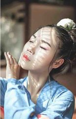 虞美人·春山拂拂横秋水