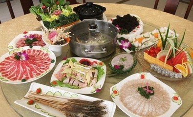 平原郡公夜宴月下待瀛国公归寓府
