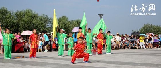 竞渡示周宰