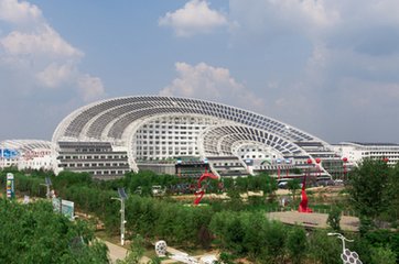 太博同年叶兄纾以诗及建茶为贶家有蜀笺二轴