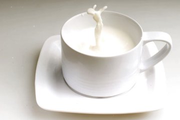 十一月十五日忽苦舌疡甚不能饮食惫卧一榻戏
