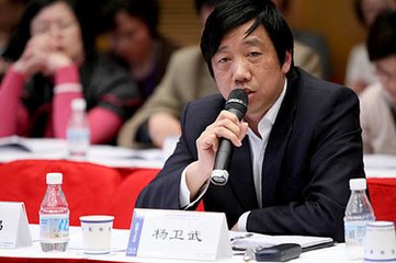 和左卫武仓曹卫中对雨创韵赠右卫李骑曹