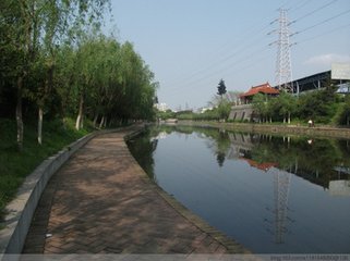 【中吕】满庭芳_春情传杯弄