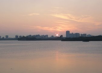 定风波·极目秋光夕照开