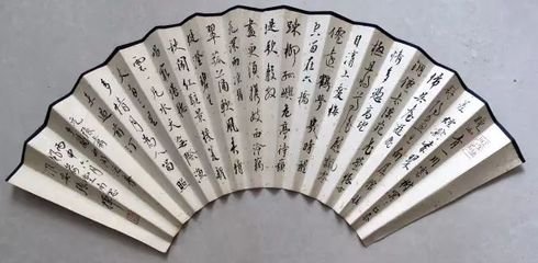 多丽 西湖泛舟，夕归施成大席上，以晚山青