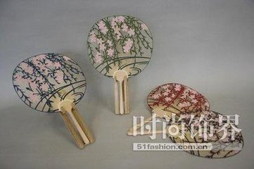 蝶恋花·团扇题诗春又晚