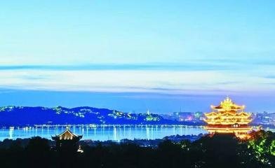 登许昌城望西湖