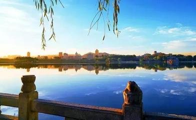 题徐正权秀才城西溪亭