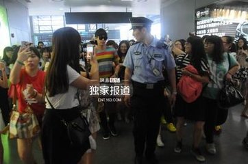送李中舍罢萧山赴阙